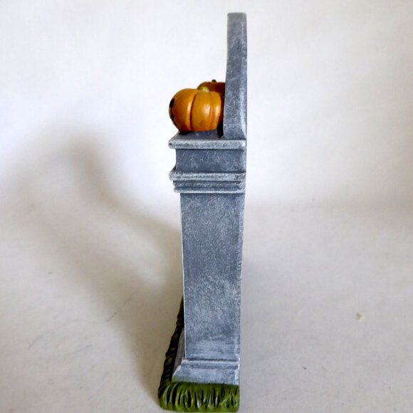 NEW 6.5” HALLOWEEN RESIN GLOW IN DARK CEMETERY ARCH TOMBSTONE HEADSTONE FIGURES - Picture 6 of 15